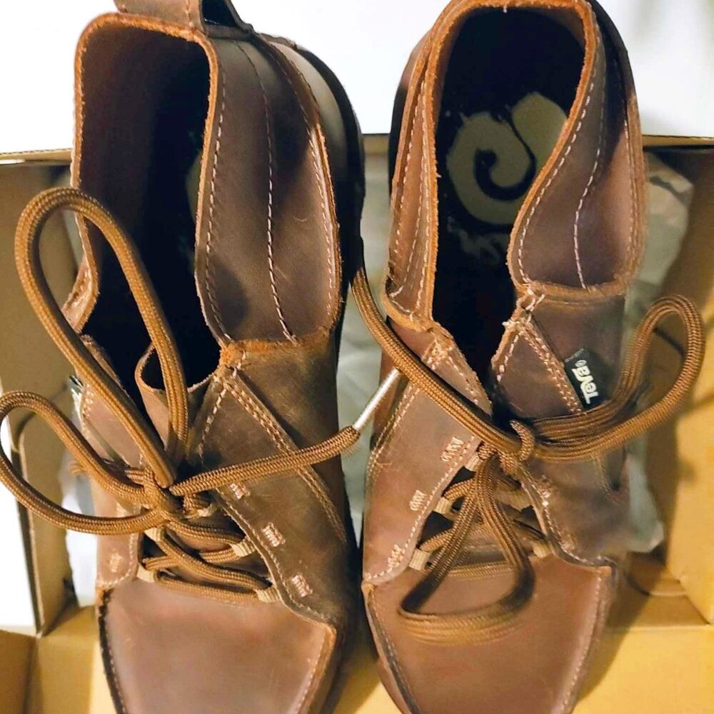 TEVA Mens Leather Atoll Chukka Boot - Size 9 NEW IN BOX